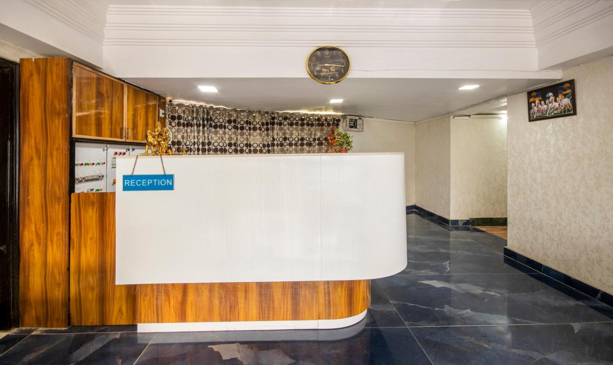 Itsy Hotels Shree Krishna Palace Ахмедабад Екстериор снимка